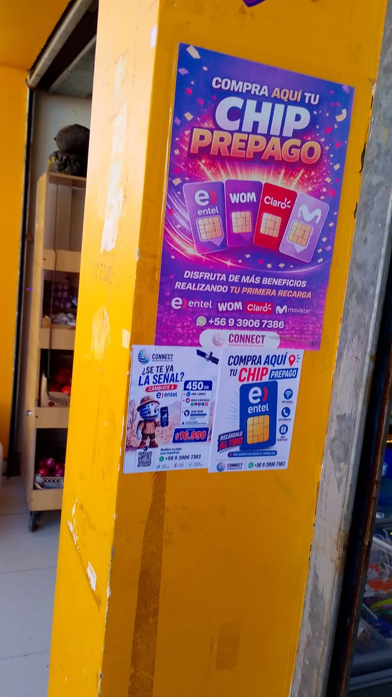 Material de compañías móviles instalado en comercio